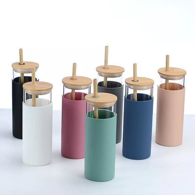 kopen Kleurrijke draagbare vaatwasser Veilige glazen tumbler met siliconen mouw Hoog borosilicaat glazen smoothie tumbler met bamboe deksel herbruikbaar ontwerp online manufacture