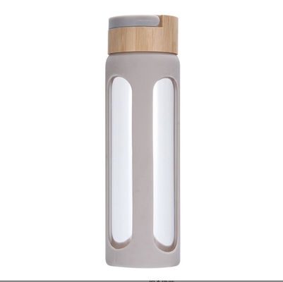 kopen Gepersonaliseerde 550/750 ml hoge borosilicaat glas waterfles Custom glas drinkfles met siliconen mouw en bamboe deksel gemakkelijk te reinigen en onderhouden online manufacture