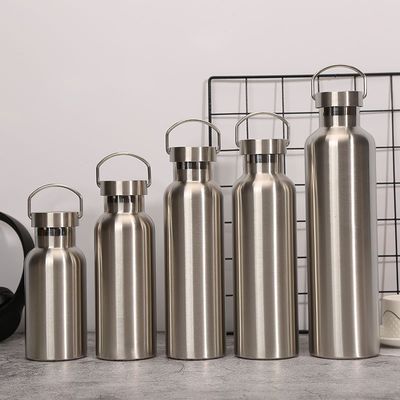 kopen Waterflessen van roestvrij staal 20 oz vacuümgeïsoleerde dubbele wand reisfles met lekkagebestendige deksel van handvat metaal herbruikbare standaard mondfles thermosen voor schoolwandelers cadeau online manufacture