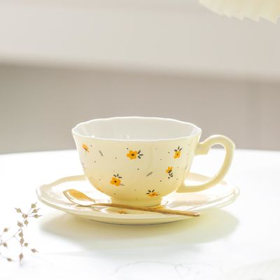 kopen Europese stijl Luxe kleine groene bloem koffiebekers en schotels met lepel op maat gemaakt keramische glazuur bloem thee bekers en mokken voor mannen en vrouwen online manufacture