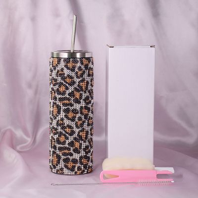 kopen Gepersonaliseerde 20 oz Plastic Waterfles Bling Rhinestone Tumbler Waterfles Met Handle En Straw Schroef Deksels Dubbele Wand Isolatie online vervaardiging