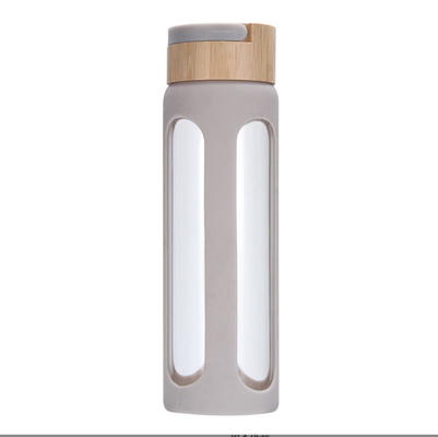 kopen Gepersonaliseerde 550/750 ml hoge borosilicaat glas waterfles Custom glas drinkfles met siliconen mouw en bamboe deksel gemakkelijk te reinigen en onderhouden online manufacture