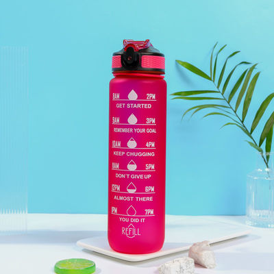 Leekproof BPA-vrije persoonlijke motivatie drinkwaterfles met uurmarkering en stro om ervoor te zorgen dat je genoeg water drinkt gedurende de dag