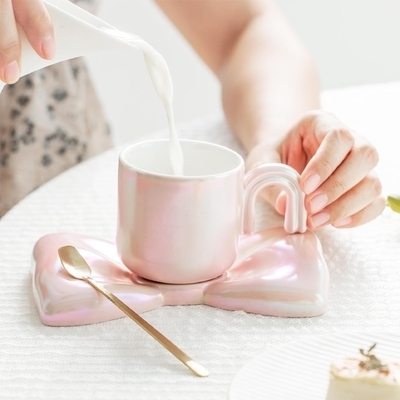 Iridescent Ceramic Mug with Bow-Shaped Charm – Elevate Your Daily Rituals with Delicate Elegance