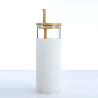 Voedingsmiddelenwit 20 oz glazen fles met deksel siliconen beschermende mouw bamboe deksel glazen waterfles voor zowel warme als koude dranken