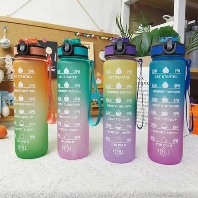 Duurzaam veilig Functioneel ontwerp Grote gepersonaliseerde sportflessen 32 oz Waterfles met tijdmarker en stro voor alle activiteiten binnen of buiten