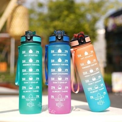Draagbare lekvrije waterfles voor sporten 32 oz herbruikbare waterfles met motivatieve tijdmarker en draagriem giftige vrije gehumaniseerde ontwerp